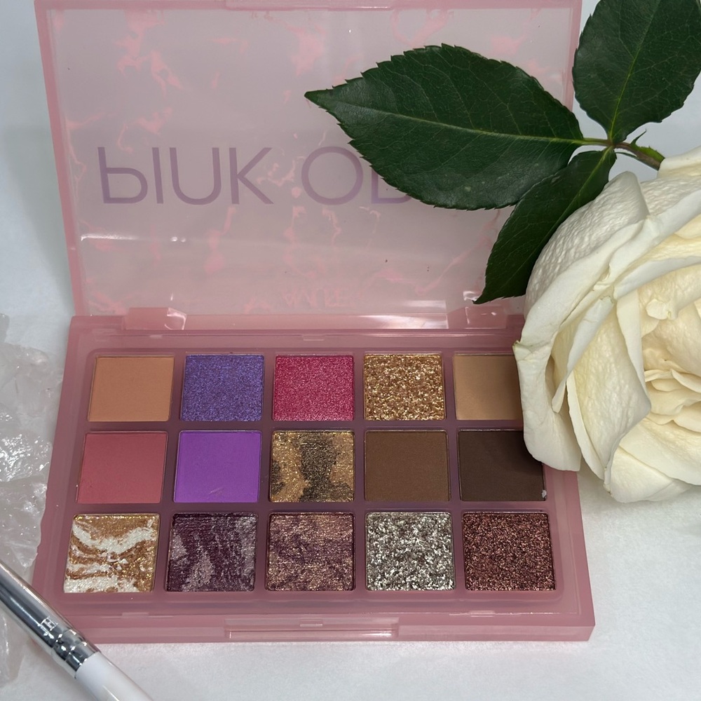 Eyeshadow Palette. 15 shades. NIB.